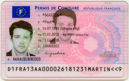 f_philippot's tweet photo. Fin du permis de conduire à vie ? Une directive européenne prévoit un renouvellement tous les 15 ans pour conserver son permis A ou B (Europe 1) !

Il y a quelques mois, dire ça était considéré comme « complotiste » !

Dans le projet, à venir possiblement : ce sera 15 ans puis 10 puis 5. Et sûrement des restrictions pour les plus jeunes, ce que prévoyait le projet initial au parlement européen ! Visite médicale obligatoire !
(cf : https://t.co/1tBdcVwRYH)

➡️ L’objectif réel : empêcher les gens d’avoir accès à la mobilité individuelle. La réserver à la caste !
Liberté ! #FrexitVite