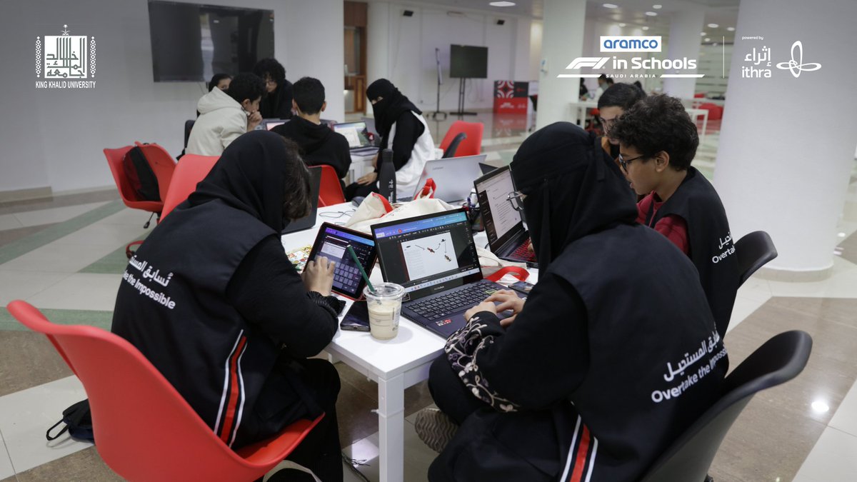 Stemracingksa's tweet photo. تفاني وإصرار 🏎️

📸 || أبطالنا في #أبها خلال تدريبات #فورمولا1_في_المدارس https://t.co/dgP5GjWhCt