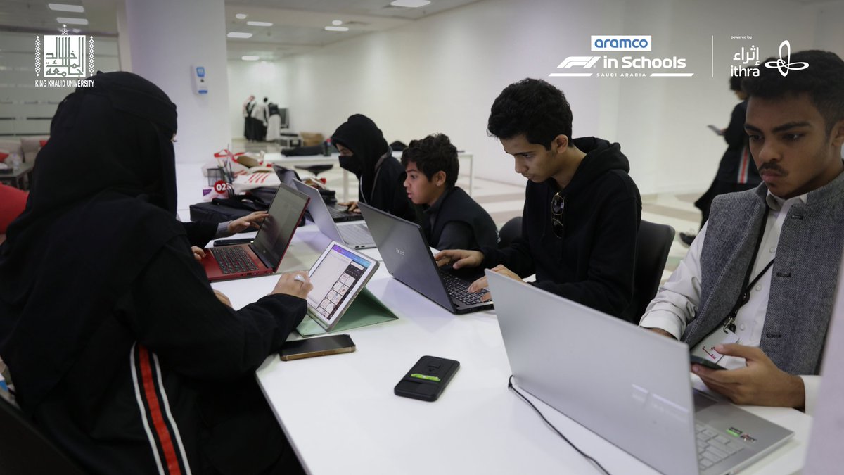 Stemracingksa's tweet photo. تفاني وإصرار 🏎️

📸 || أبطالنا في #أبها خلال تدريبات #فورمولا1_في_المدارس https://t.co/dgP5GjWhCt