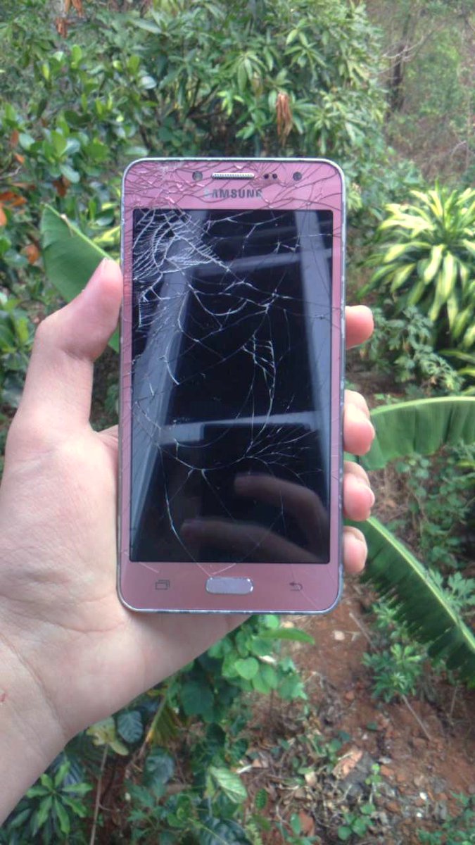 Thanhh_Tech's tweet photo. Just bought a Galaxy J2 Prime from my friend. It couldn't power on, probably gonna get it fixed soon ;)
(Photo taken on Xperia M2) https://t.co/TTbmcoXOQF