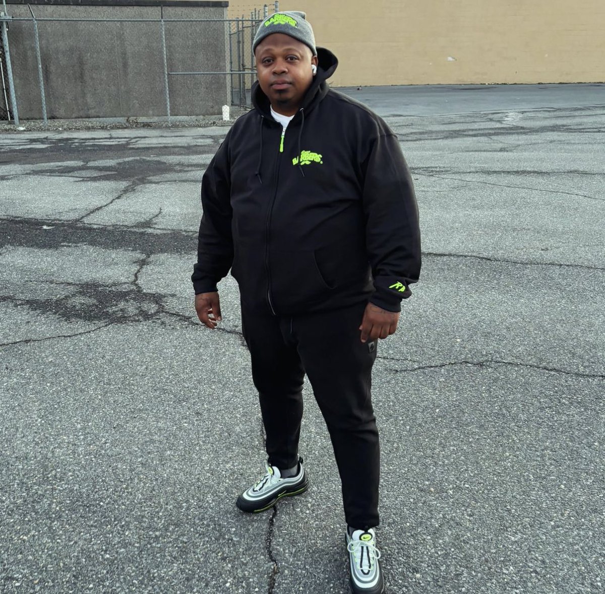 rawbarber_droc's tweet image. Rawbarbers.com Online store officially up. Check it out….. 
#dmv #WashingtonDC #barber #barberlife #barbershopconnect #faded #support #brand #hat #beanie #rawbarberapparel #rawbarbers #clothingbrand #atl #miami #dmvbarber #bronnerbros #atl #miami #andis #illuzien #gm