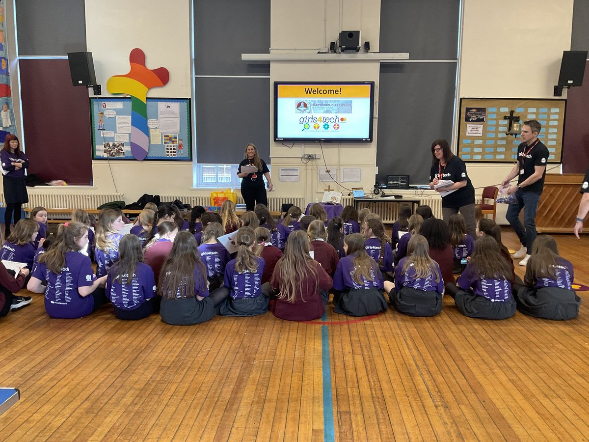 Over 50 girls ready to work with the 15 team members from Mastercard!