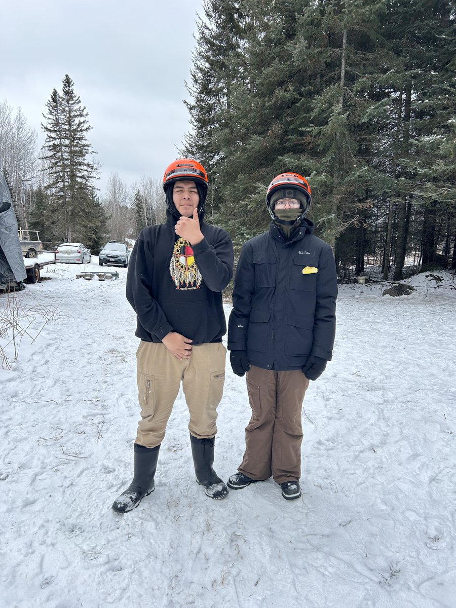 LisaMactbay's tweet photo. Gorgeous day for a dog sledding field trip last week @borealjourneys ! Big thank you to Paul Amano for his engaging lessons - students had a great time and so did the dogs 🐕 🐕 🐕 #landbasedlearning @HammarskjoldP #KZLodgeprogram2024 https://t.co/9ESY8tvD5w