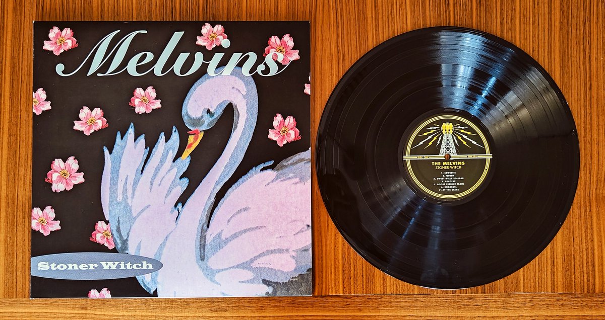 💥
#NowPlaying Stoner Witch, the 7th studio album by 🇺🇲 rock band #Melvins, released Oct 18, 1994 through @AtlanticRecords. Largely out of print since the 1990s, the album was reissued in 2016 through @thirdmanrecords.
#nowspinning #vinyladdict #vinylcollection @melvinsdotcom