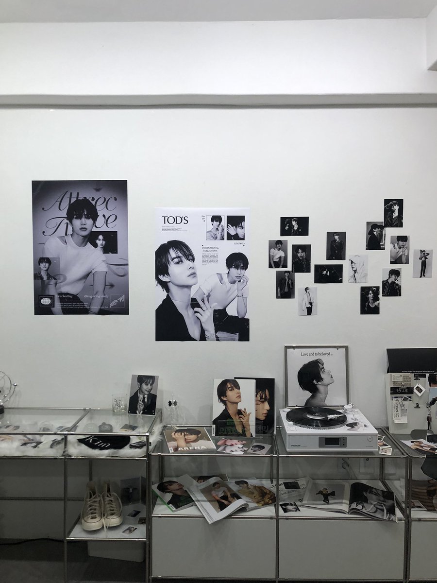 _naear's tweet photo. 새벽 다섯 시부터 일어나서 준비했지만 앞에 두카페 선착특전 거하게 실패하구 상처를 치유하기 위해 갔던 정우 생카.. 무채색 러버에게 무채색 생카라뇨.. 제대로 홀리고 왔습니다. 럭드도 10번이나 댓))

#your_my_first_love
#네_주위를_맴돌아_24hour
#정우야_오늘도_누구보다_좋은하루_보내기 https://t.co/yRdKA4Kx6I