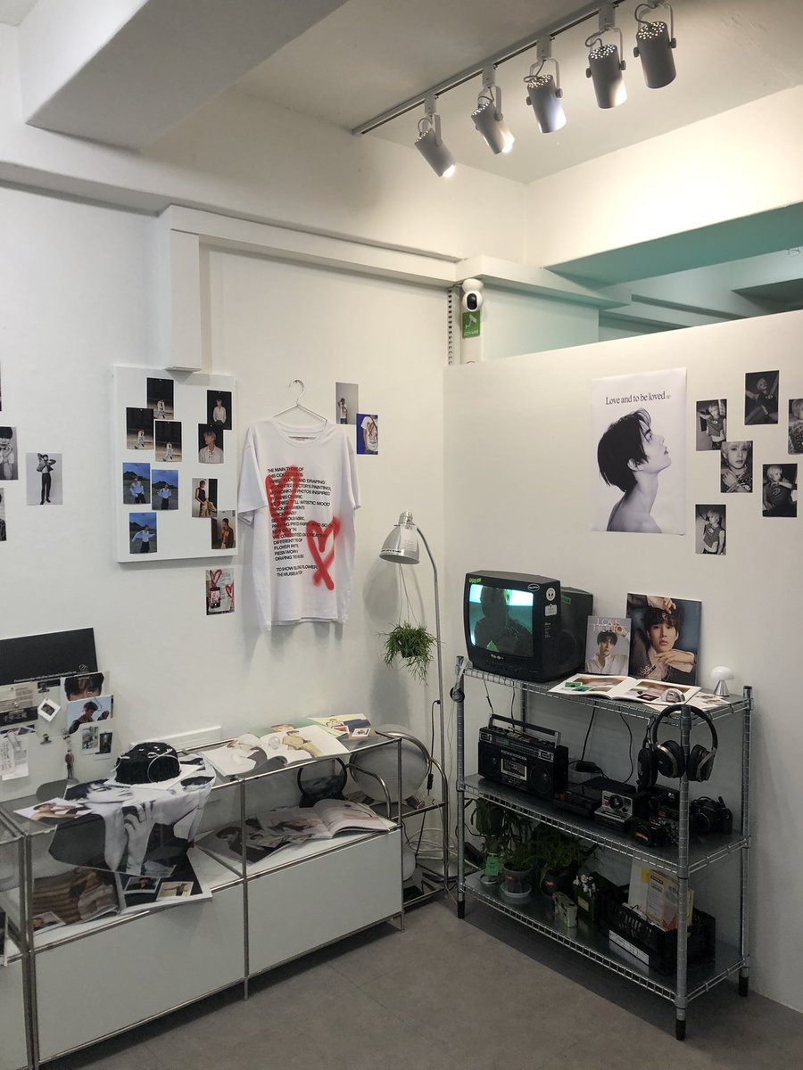 _naear's tweet photo. 새벽 다섯 시부터 일어나서 준비했지만 앞에 두카페 선착특전 거하게 실패하구 상처를 치유하기 위해 갔던 정우 생카.. 무채색 러버에게 무채색 생카라뇨.. 제대로 홀리고 왔습니다. 럭드도 10번이나 댓))

#your_my_first_love
#네_주위를_맴돌아_24hour
#정우야_오늘도_누구보다_좋은하루_보내기 https://t.co/yRdKA4Kx6I