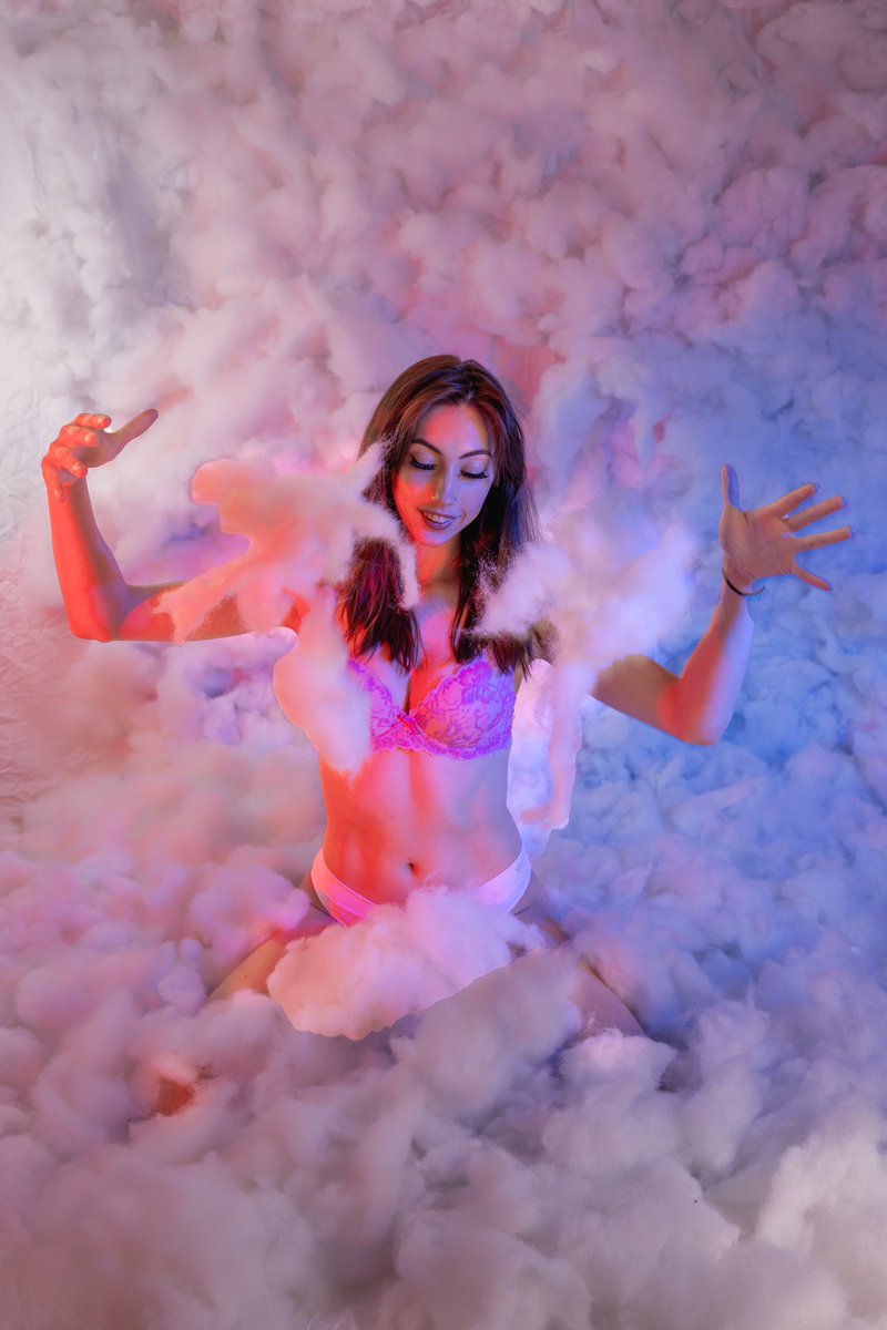 Promptsof's tweet photo. "The sun always shines above the clouds."
- Paul F. Davis
Model Ashley Farrar @deyluvv_.ash/
Photographer me @EricPhoto.now

#blueeyes #brunette #lingerie #bikini #swimsuit #Clouds; #bruisedsky #cloudbackdrop #alexandriaVA #DMVmodel #DMVphotographer #boudoirphotography #boudior https://t.co/3gMtRYsII9