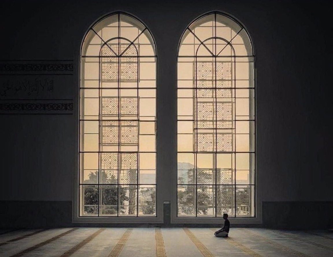 raway_alqasid's tweet image. "أحييتَ حُلمي داخلي فتولّني 
وأمنن عليَّ  محبّةً وهباتِ"