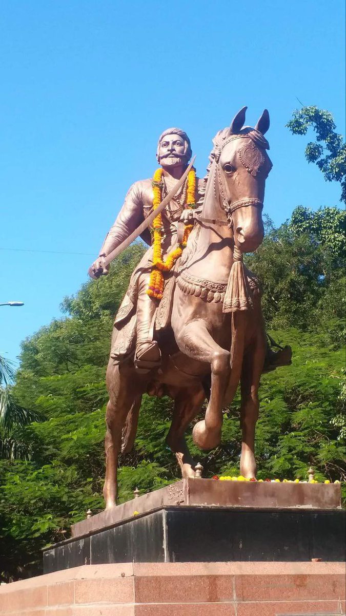 PushkarajRasal's tweet photo. अखंड हिंदुस्थानचे आराध्य दैवत
छत्रपती शिवाजी महाराजांना त्रिवार मुजरा !
आपणा सर्वांना शिवजयंतीनिमित्त 
हार्दिक शुभेच्छा! 
श्री श्री छत्रपति शिवाजी महाराज की जय 🙏

#शिवजयंती 
#छत्रपतीशिवाजीमहाराज https://t.co/XcN6wsBA0A