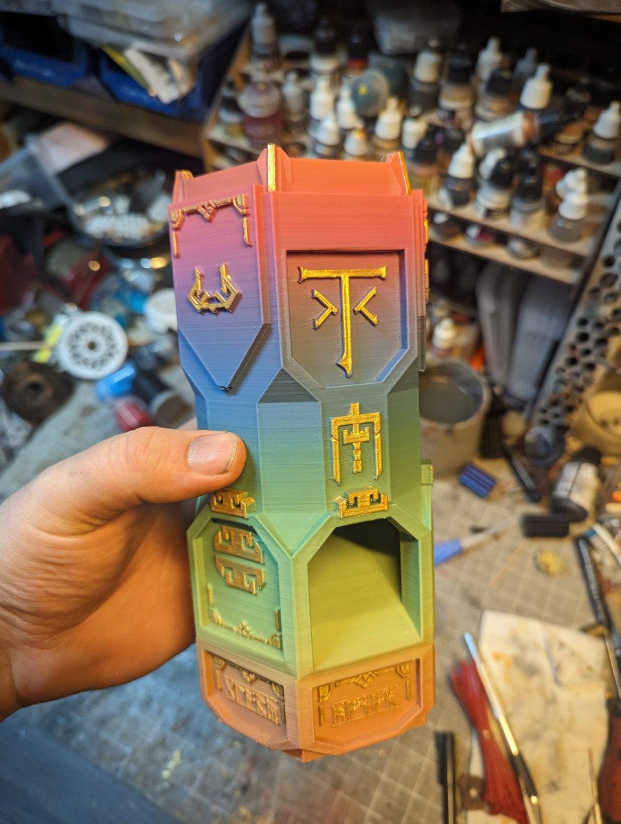 ToothClawCoin's tweet photo. Fi wished this super colorful dice tower ^^ #dice #dnd #handmade #3dprinting https://t.co/3al1Jj8zy9