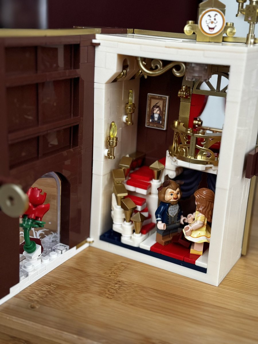 AmandaBelleLee's tweet image. The saga this was to put together😂 #BeautyAndTheBeast #Lego #LegoBlocks Up next, the castle😍