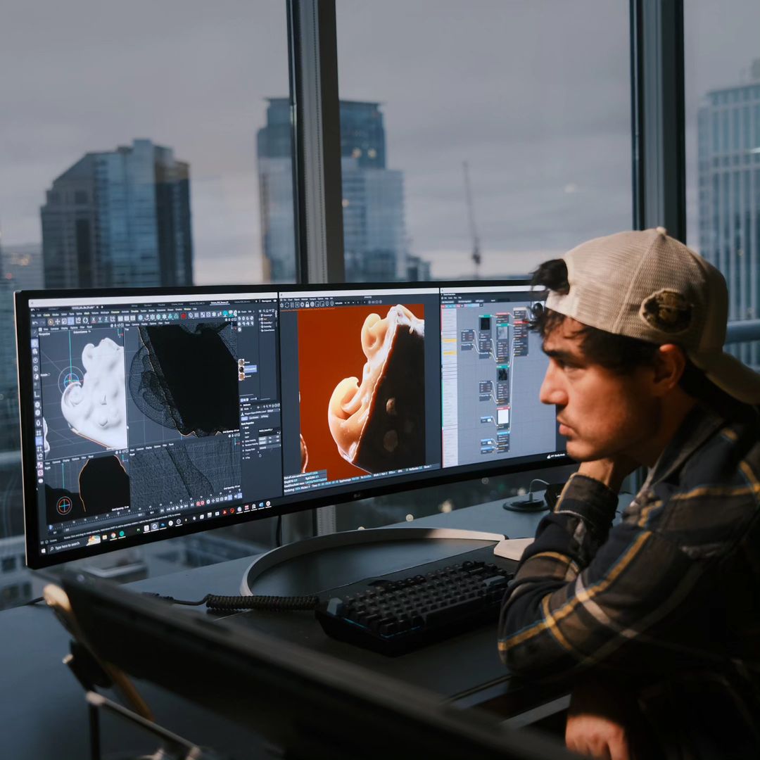 LGGulf's tweet photo. Meet your WIDE companion ready to provide solutions on a single screen no matter how complicated your tasks are.

#LGUltraWide has arrived.😎

Discover the authentic review from our creator.

Learn More: https://t.co/Wq96kLEo96

#LGmonitor #Widemonitor #EditingMonitor #desksetup https://t.co/VzUpwuXVm8