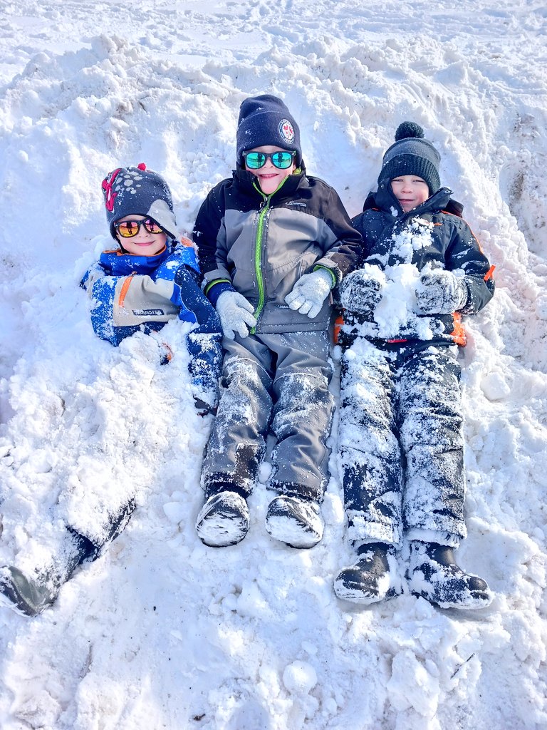 MmeJulieBell's tweet photo. Snow day! ☃️❄️
@alcdsb_olmc @alcdsb @takemeoutside #Togetherisbetter #Takemeoutside #TMOWinterChallenge https://t.co/cupKuJoRVE