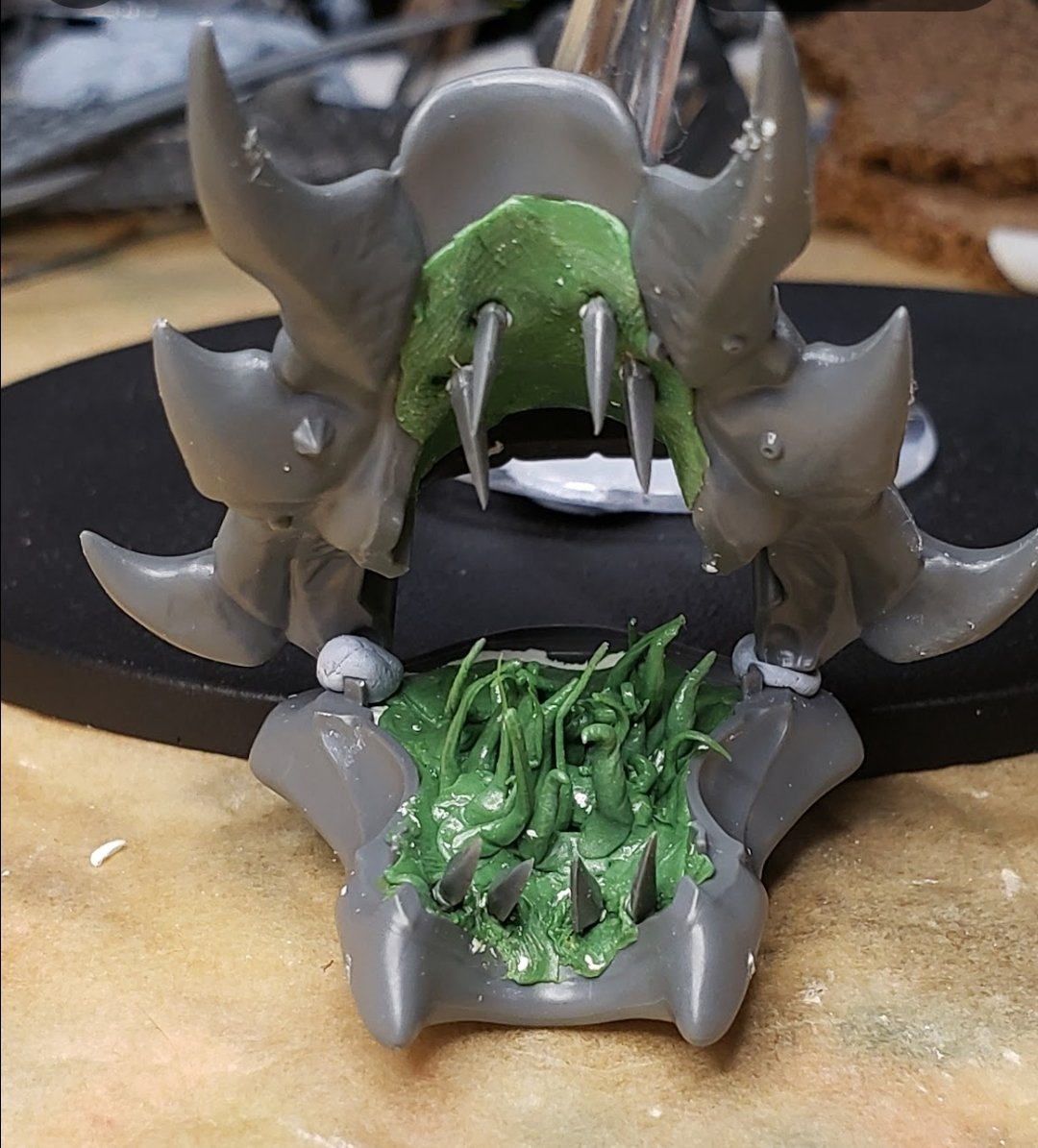 SinaraiP's tweet photo. A little flashback to when I was making the Great Karapiti for my #Deepkin for #ageofsigmar. A giant crustacean type creature that terrorizes the seas of Ghyran and elsewhere that a Realmgate has led.
#Warhammer #WarhammerCommunity #paintingwarhammer #kitbash #wepaintminis https://t.co/G22EA8Lx0Y