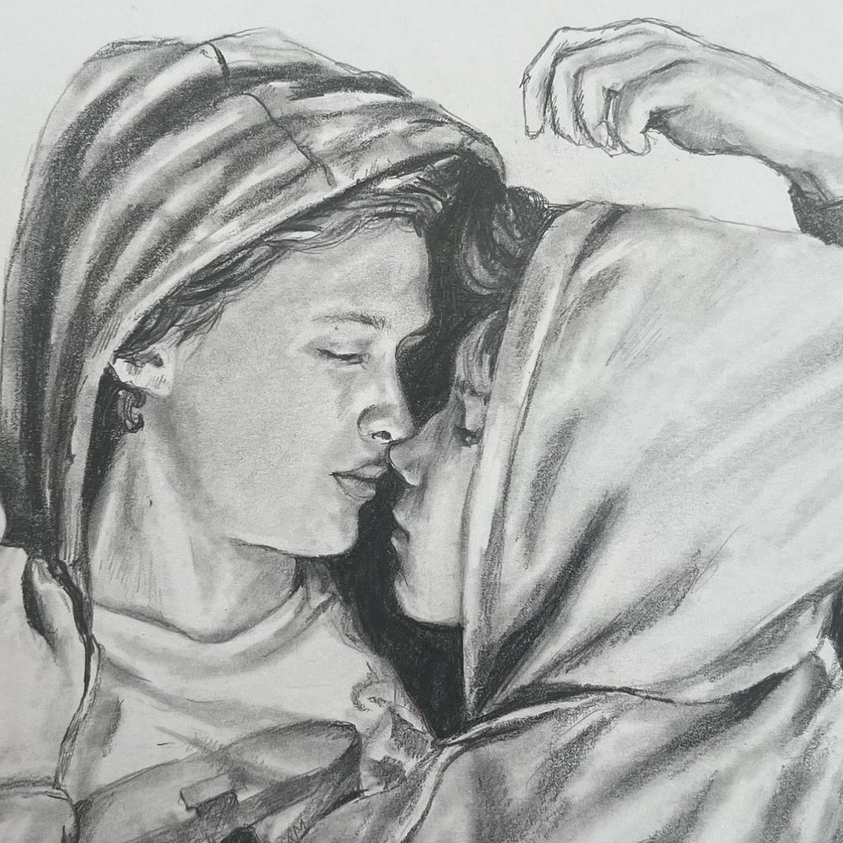 SKAMkollektivet's tweet photo. Today we are celebrating the Skamily and the SKAM Fandom with qveermedium featuring this gorgeous Evak art 😍 The artist can be found @qveermedium on Instagram. Alt Er Love ❤️ #eskildisourguru #evak #skamart https://t.co/hYVeo4LquX
