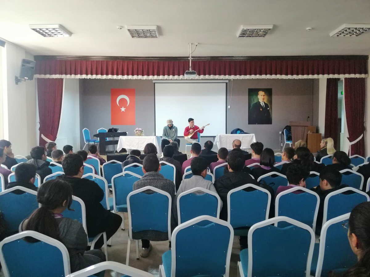selcukortaokul's tweet photo. “Dilimizin Zenginlikleri Projesi” kapsamında Kazakistan’dan misafirlerimiz vardı. Kazakistan’ın geleneksel çalgısı dombra ile Kazakistan’a ait şarkı ve türküler seslendirerek öğrencilerimizin sorularını cevapladılar. 
@valisimsek @necatiyener_ @Sivas_HEDEF @ibrahimbilsem https://t.co/yuHictVYXD