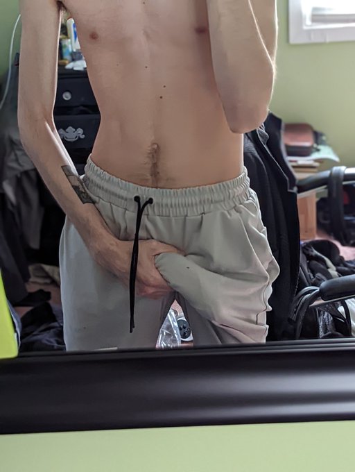 Getting dressed with morning wood is very.... Distracting hehe https://t.co/mh2lkNg4CD