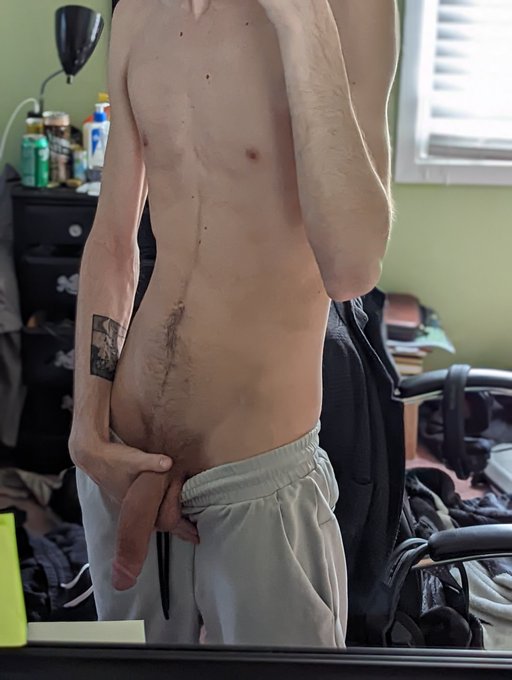 Getting dressed with morning wood is very.... Distracting hehe https://t.co/mh2lkNg4CD