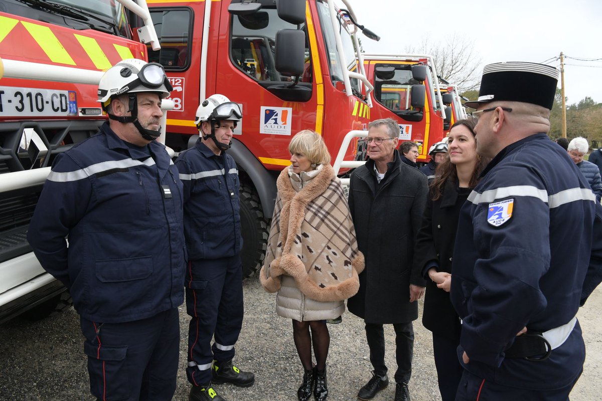 Ce jour était remis les clés de 11 camions-citernes feu de forêt aux chefs de centre d’ Alzonne, Belcaire, Capendu, Durban, Espéraza, Lagrasse, La Redorte, Laure-Minervois Mouthoumet, Salléles et Salsigne en présence des maires et conseillers départementaux.