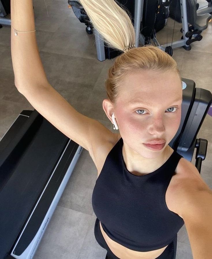 chicvouge's tweet image. she’s busy creating the girl of her dreams