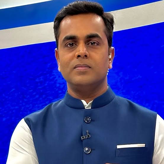 apnarajeevnigam's tweet photo. ग़ौर से देखो इस झूठे को, जैसे ये अपने मसीहा के कारनामे रोज़ छिपाता है वैसे ही अनिल मसीह के भी छिपाने चला था.. अनिल ने तो अपना गुनाह कुबूल लिया है रोज़ देश की जड़ो में ज़हर घोलने वाले गद्दार तुम @SushantBSinha कब कुबोलेगे अपना गुनाह... लानत है https://t.co/gd9uHt0EuK