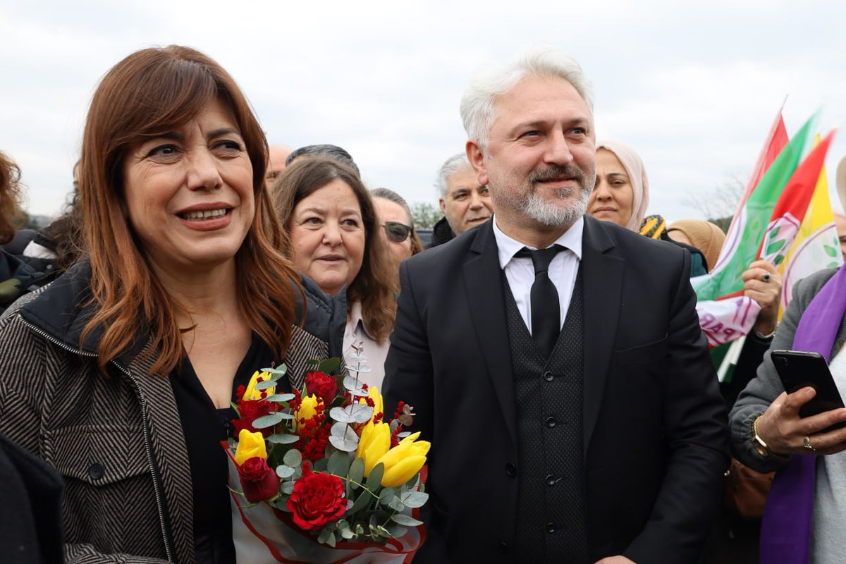 Partimizin İstanbul adayları, değerli Meral Danış Beştaş ile Murat Çepni'ye başarılar diliyorum. Adaylarımızın en güçlü şekilde destekleneceğine inanıyorum. Artık İstanbul'da DEM zamanı! DEM DEMA ME YE!