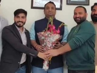 ManjeetGoswami_'s tweet image. मुझे भाजपा हरियाणा सोशल मीडिया विभाग का प्रदेश सह-संयोजक नियुक्त किए जाने पर प्रदेश संयोजक बड़े भाई @beingarun28 जी से आज गुरुग्राम उनके कार्यालय में भगवान गणपति जी व माननीय प्रधानमंत्री श्री नरेंद्र मोदी जी की प्रतिमा भेंट कर उनका धन्यावाद व आभार व्यक्त किया l
#ArunYadav