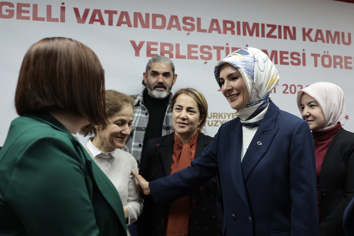 MahinurOzdemir's tweet photo. 2 bin 392 engelli vatandaşımızın kamu kurum ve kuruluşlarına atamalarını gerçekleştirdik. Bu atamayla birlikte, kamuda çalışan engelli memur sayısını 70 binin üzerine çıkarmış olduk.

Bakanlığımız bünyesinde çalışmak üzere 8 bin yeni sözleşmeli personel alacağımızın müjdesini de bu vesileyle verdik.

Aldıkları eğitim ve yetenekleri doğrultusunda istihdama katılarak ülkemizin kalkınma yolcuğuna destek verecek olan tüm kardeşlerimizi gönülden tebrik ediyorum.

Hayırlı olsun.