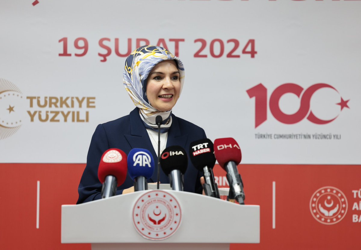 MahinurOzdemir's tweet photo. 2 bin 392 engelli vatandaşımızın kamu kurum ve kuruluşlarına atamalarını gerçekleştirdik. Bu atamayla birlikte, kamuda çalışan engelli memur sayısını 70 binin üzerine çıkarmış olduk.

Bakanlığımız bünyesinde çalışmak üzere 8 bin yeni sözleşmeli personel alacağımızın müjdesini de bu vesileyle verdik.

Aldıkları eğitim ve yetenekleri doğrultusunda istihdama katılarak ülkemizin kalkınma yolcuğuna destek verecek olan tüm kardeşlerimizi gönülden tebrik ediyorum.

Hayırlı olsun.