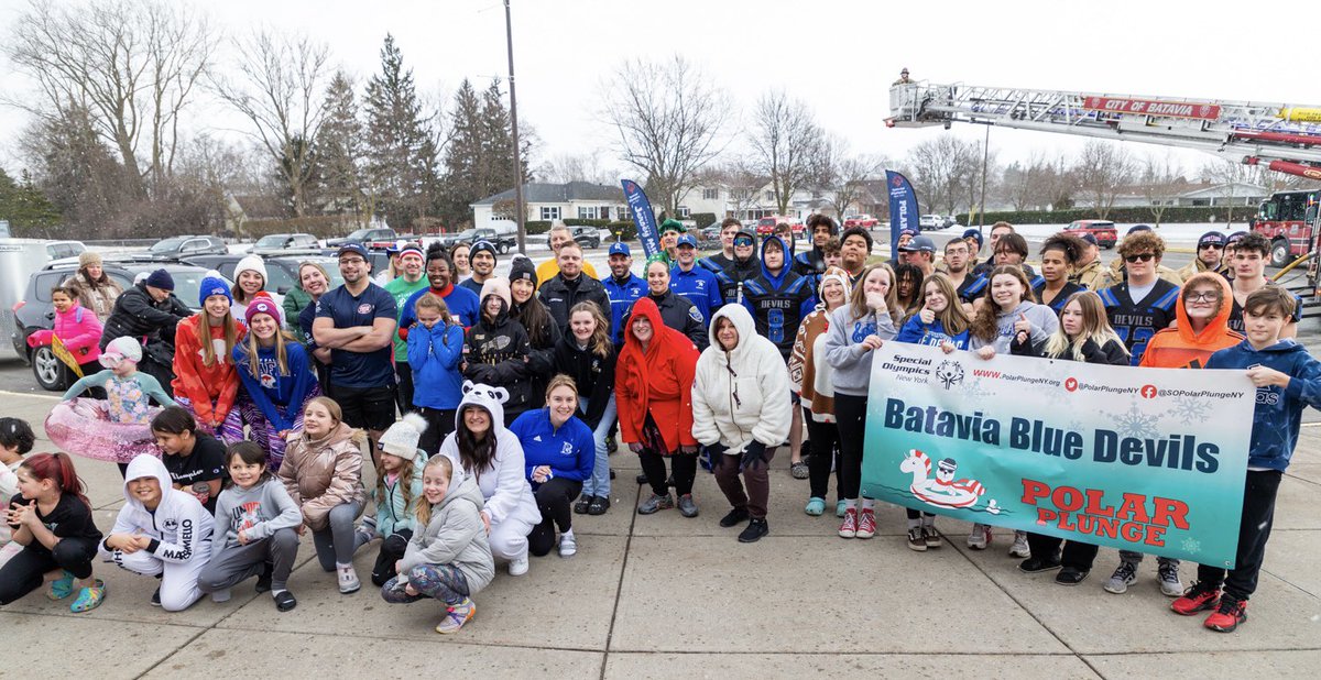 EricRKnapp's tweet photo. Our Polar Plunge “Spray” provided by the Batavia City Fire Dept(out of a fire hydrant) was invigorating to say the least! 🥶. Thank you to all the participants, @TimHortons and all who donated to this wonderful cause. @BrianPSutton @bataviabhs @MaureenNotaro @JasonJasmith https://t.co/dm2qi9PkfH