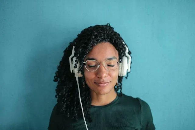 Quite possibly one of my favorite things I have written this year. My latest article for @EveryLibrary celebrating #BlackHistoryMonth, with none other than the amazing @RobinRayEller weighing in! bit.ly/makethemhearyo… #bannedbooks #Iamlistening #audiobooks