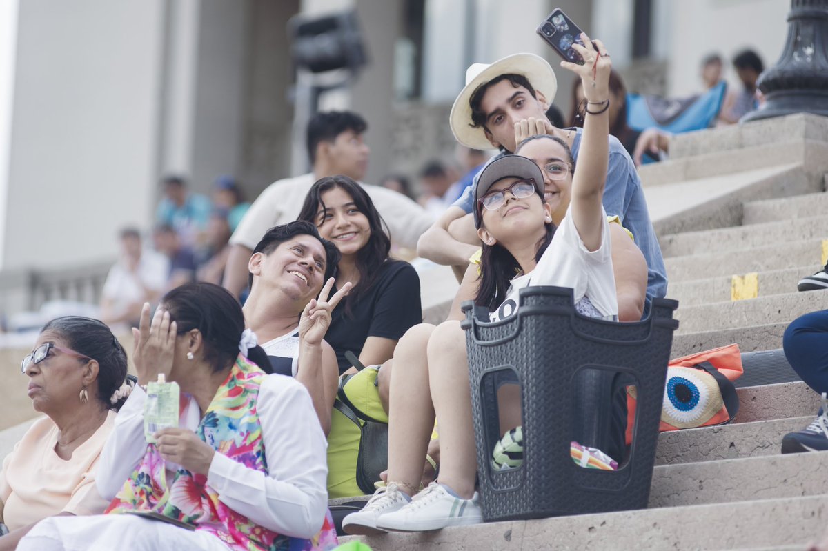 musicalionpty's tweet photo. Vibras de verano ☀️ nos encanta verlos disfrutar de los espectáculos que con tanto amor y cariño montamos para ustedes! #Musicalion2024

Cuéntanos! ¿Cuál fue tu noche favorita? 

📸 del gran @eduardserraphoto https://t.co/VSHhq2mTD6