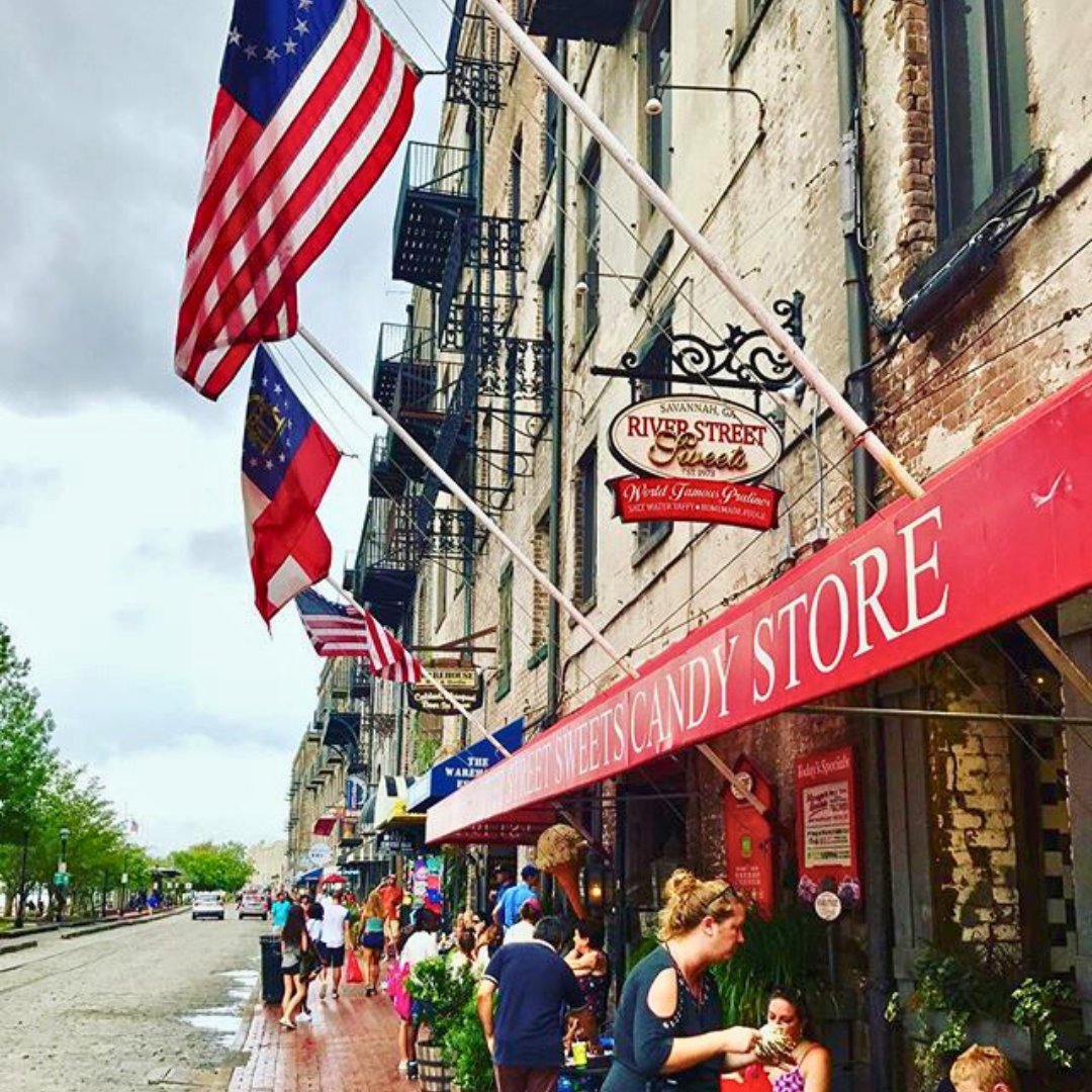 Indulge in some sweet patriotism this Presidents Day with World Famous Pralines® that are as iconic as the leaders who shaped our nation! 🍭🇺🇸 #PresidentsDay #SweetPatriotism #candystore #SpreadJoy #worldfamouspralines