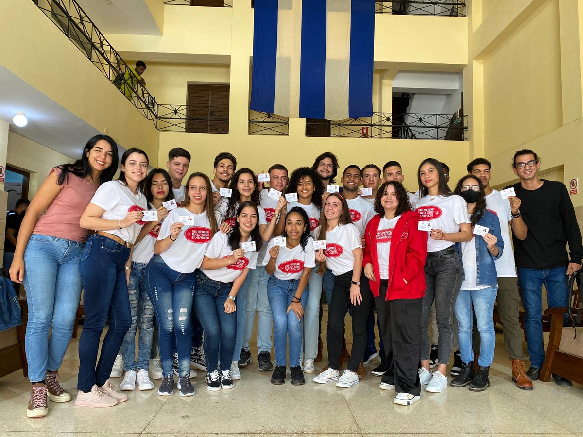 Se incorporan a las filas de la @FeuCuba los más jóvenes del @ISRICuba . Éxitos en todas las tareas de nuestra organización ✊️🇨🇺 #SomosFEU