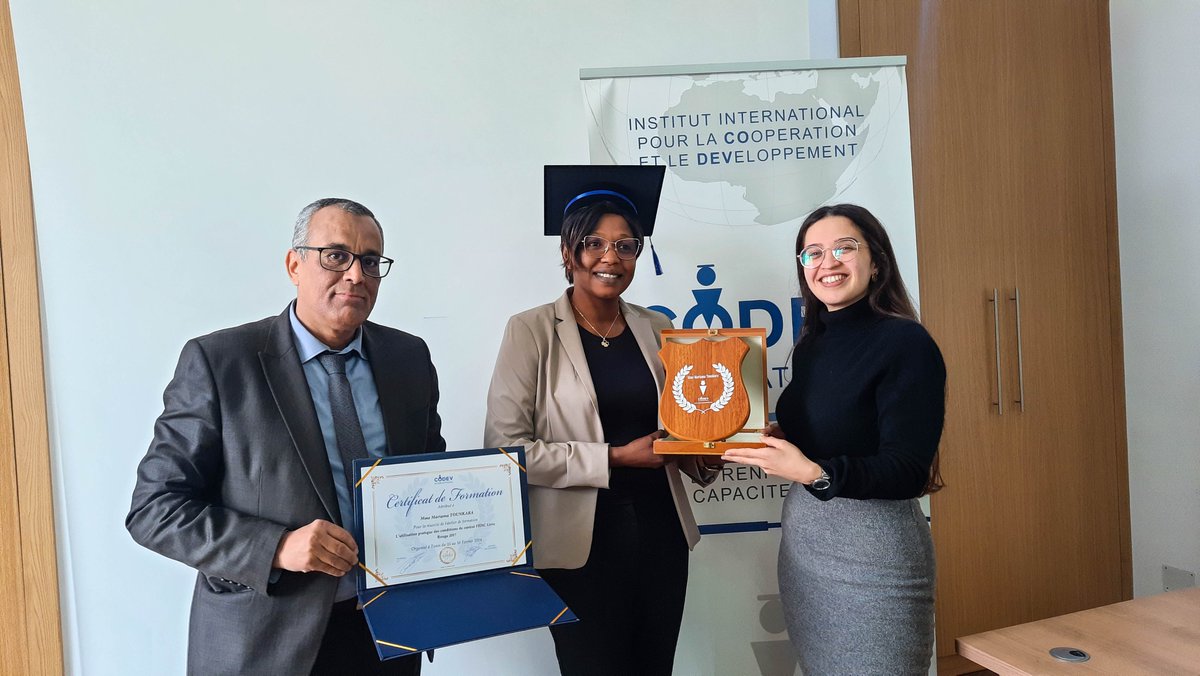 CodevIntl's tweet image. Félicitations à notre chère participante pour avoir obtenu son certificat de formation sur l&apos;utilisation pratique des conditions de contrat FIDIC Livre Rouge 2017. codevformation.com
#FIDIC #LivreRouge2017 #CodevInternational #DéveloppementProfessionnel #GestionDeContrats