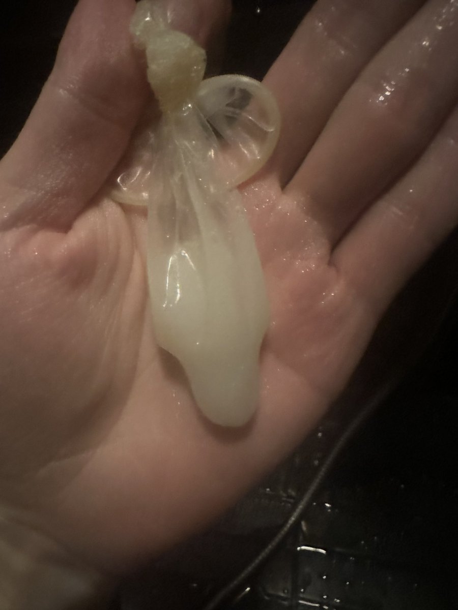 肌肉男的豆浆   刚插进去就说有感觉了 让我别动  但是你越这样 我越想动 让你无法控制  最后i被我吸出满满一袋 量真的巨多