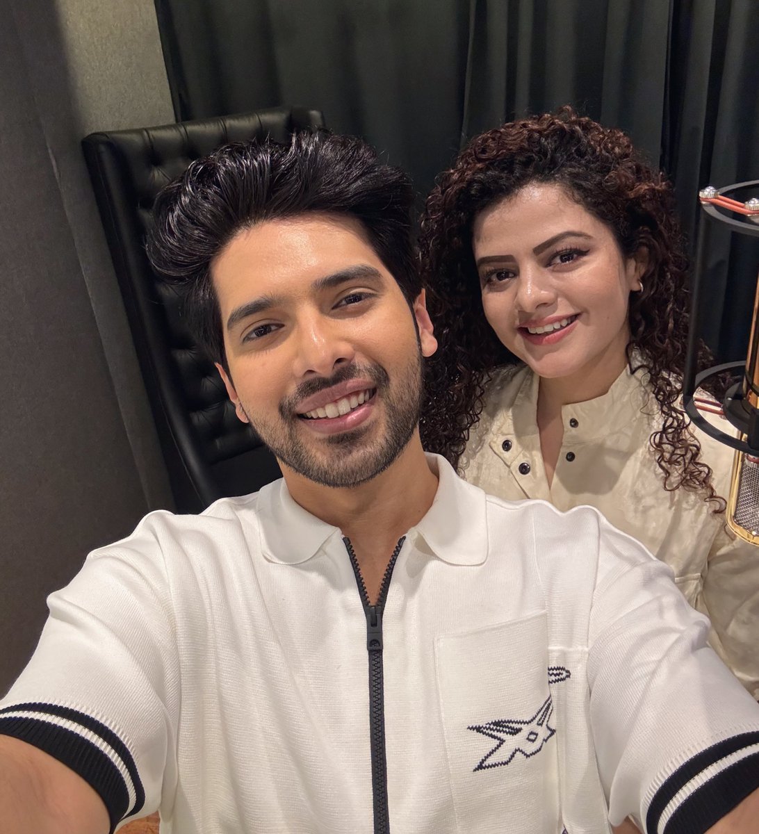 Recorded a fun ‘nok jhok’ wala gaana with @PalakMuchhal3 for @AmaalMallik’s new film project! 🤍