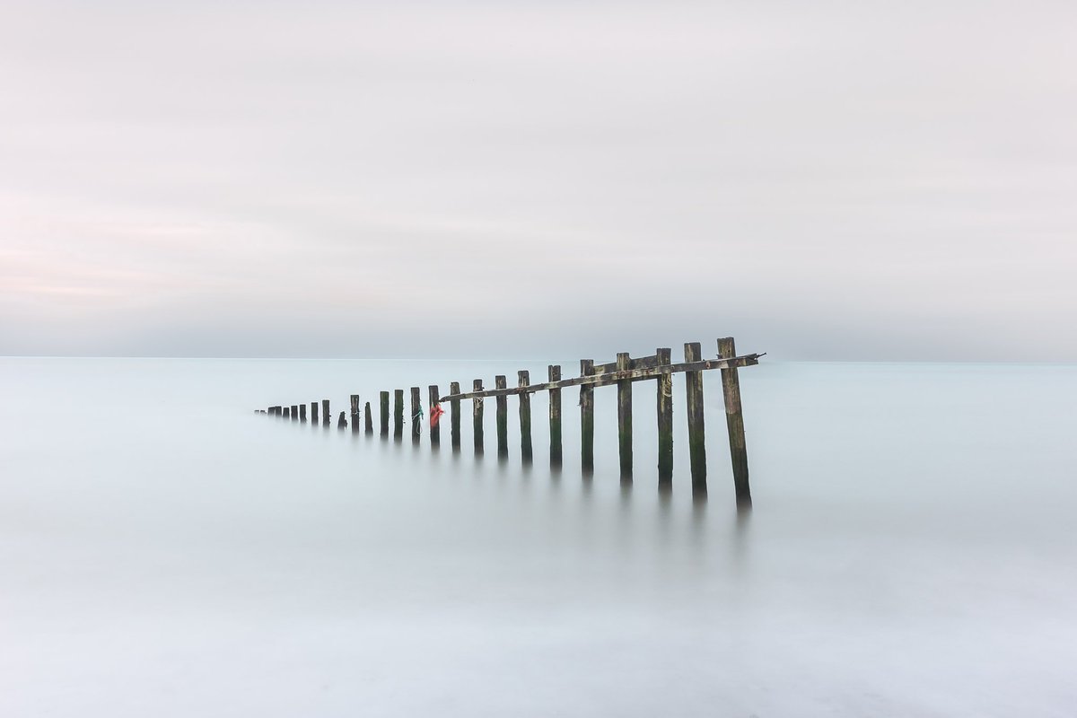 The Sea defences Groyne at the Cuckmere Haven Beach. Still standing.  

#Wexmondays #fsprintmondays 
#sharemonday2024 
#ThePhotoHour 
#cuckmerehaven #sussex #appicoftheweek 
@CanonUKandIE @kasefiltersuk @CuckmereSOS @SevenSistersCP @VisitEastbourne @longexposuremag