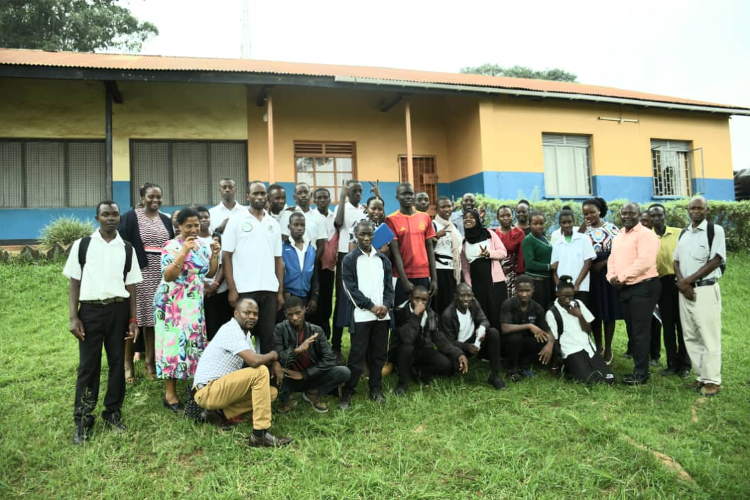 Library staff participating in the sign language training visited the Uganda Society for the Deaf. The purpose of the visit was to get experiences in communicating with the deaf. This will promote equity and inclusivity in service provision @Makerere @MakGuild @CuulibrariesU