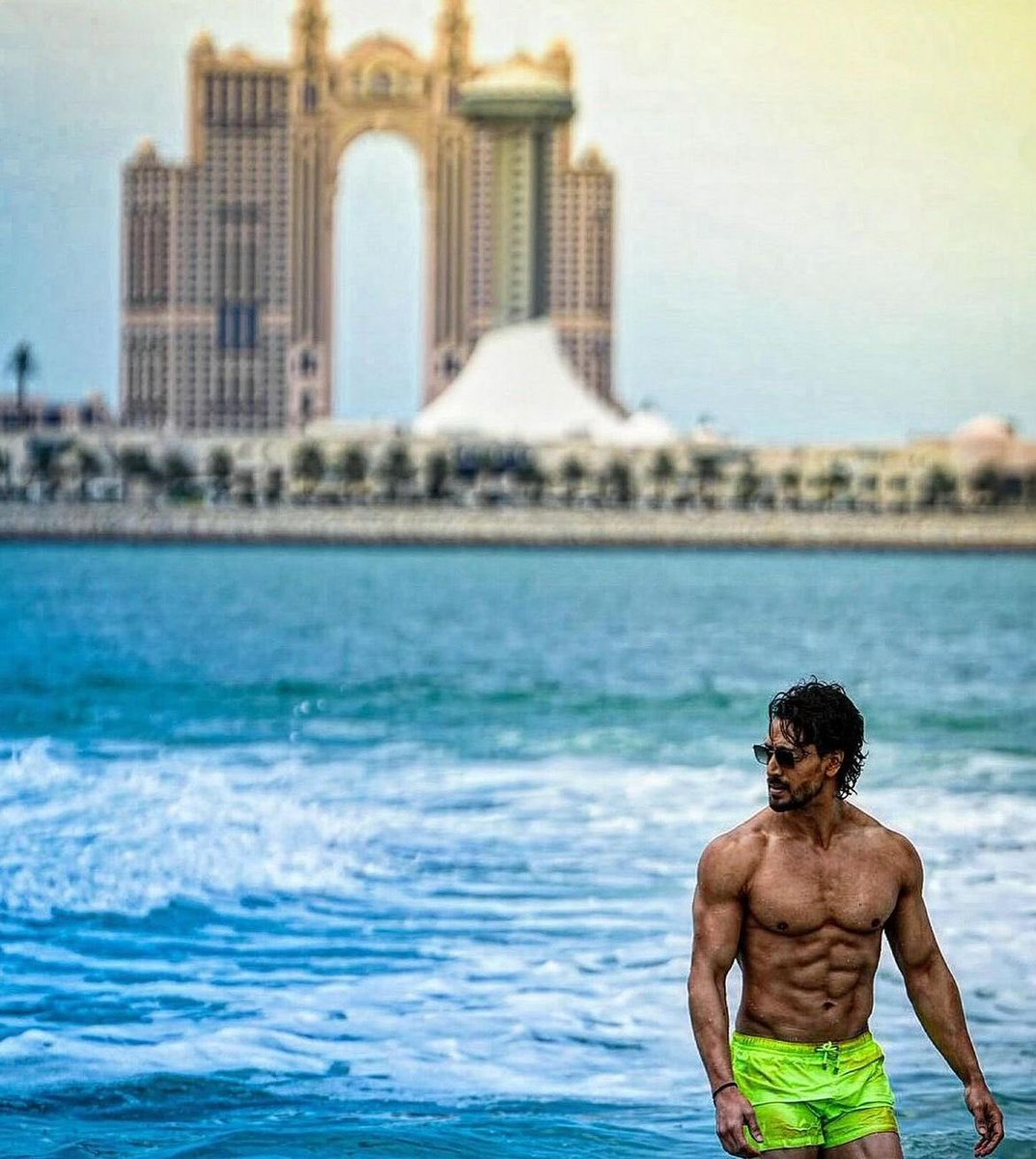 UrbanAsian's tweet image. #TigerShroff's beach body is pure fire! Don't miss the #TigerEffect