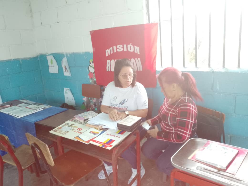 #EnDesarrollo|La Coordinadora Estadal de Robinson <a href="/LuzTachira23/">luzmary alviarez roche</a> presente en Jornada Social Amor en Acción junto a la Fundación <a href="/famitachirense/">Fundación de la Familia Tachirense</a> desde el Sector el Junco Municipio Cárdenas.
#PuebloMaduroQueAvanza

<a href="/NicolasMaduro/">Nicolás Maduro</a> 
<a href="/_LaAvanzadora/">Yelitze Santaella</a> 
<a href="/Sociabolivarian/">Lilian Oropeza</a> 
<a href="/MisinRobinsonP2/">Luis Raul Padrón</a>