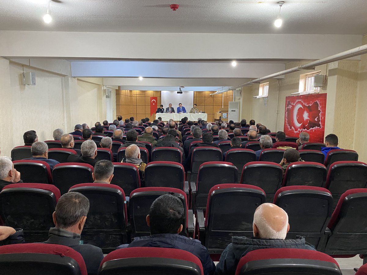 hilvankaymakam's tweet photo. Kaymakamımız @orhangazikrakas’ın başkanlığında Eğitim-Öğretim Yılı İkinci Dönem Tedbirleri Toplantısı gerçekleştirildi.

Toplantıya İlçe Jandarma Komutanı, İlçe Emniyet Müdürü, İlçe Milli Eğitim Müdürü, okul kantin işletmecileri, taşımalı servis sahipleri ve şoförleri katıldı. https://t.co/YOaVnoYUjB