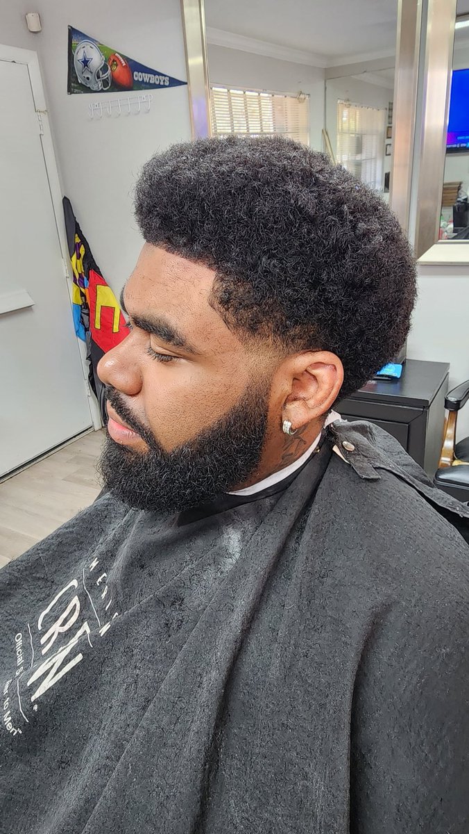 newdaybigsub's tweet photo. THIS IS WHAT WE DO AT YOREYS URBAN BEAUTY AND BARBER LOCATED IN RICHMOND TX #TIWWD #NEWDAYBIGSUB #BIGSUBOG #YOREYS #YOREYSURBAN https://t.co/chtP9yeXKp