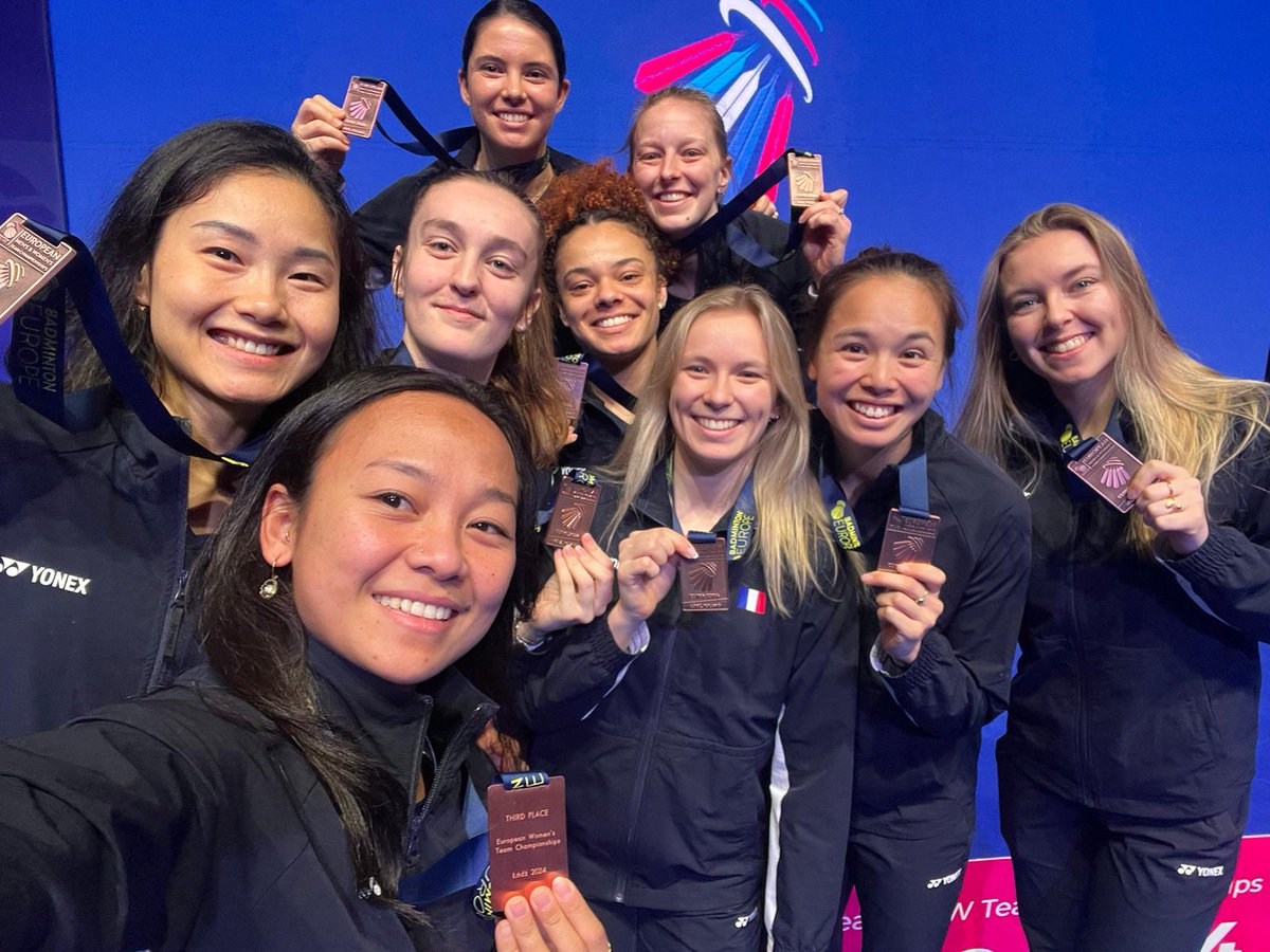 A bronze medal for this amazing team 🥉👯‍♀️🇫🇷❤️
We gave everything against Denmark 🇩🇰, we were close but they played better in the crucial parts of the game! 
A lot to learn and a lot of pleasure for me to be part of this team and to be with the girls again 🥰🔥