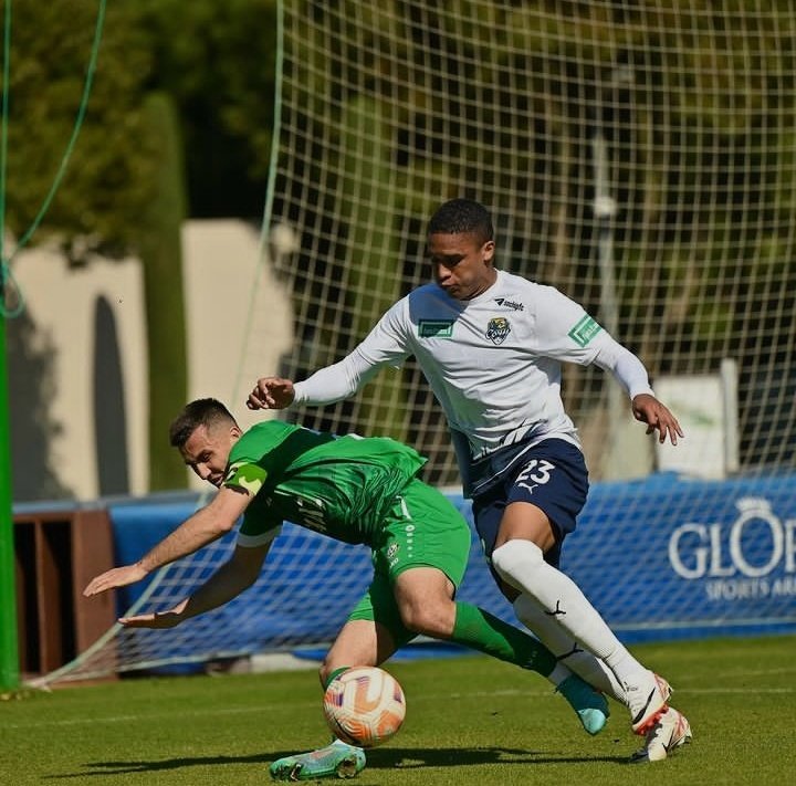 MarioSanchezVe's tweet image. ¡LOS VENEZOLANOS DICEN PRESENTE!

Hoy PFC Sochi tuvo dos compromisos amistosos. En el primero empataron 2-2 vs Neftchi Fargona y allí anotó Saúl Guarirapa.

Después, vencieron 2-1 al Tyumen gracias a un tanto de Sergio Córdova.