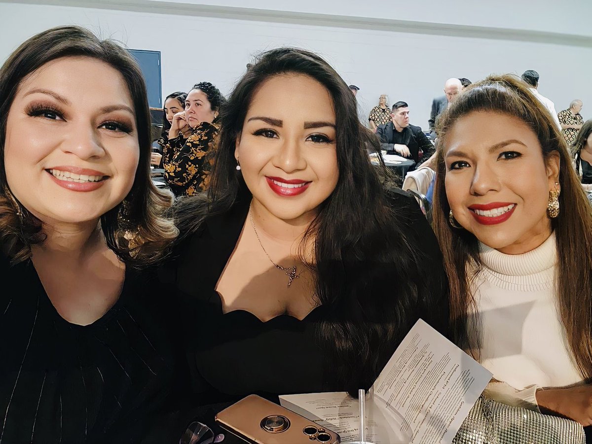 vmo007's tweet photo. CONGRATULATIONS to our PTA President, April Vasquez for receiving the “Community Partner of the Year  Award”!Thank you for all you do to #backourfuture! @CCCCPTA #GalvanProud https://t.co/vD05O5B3QT