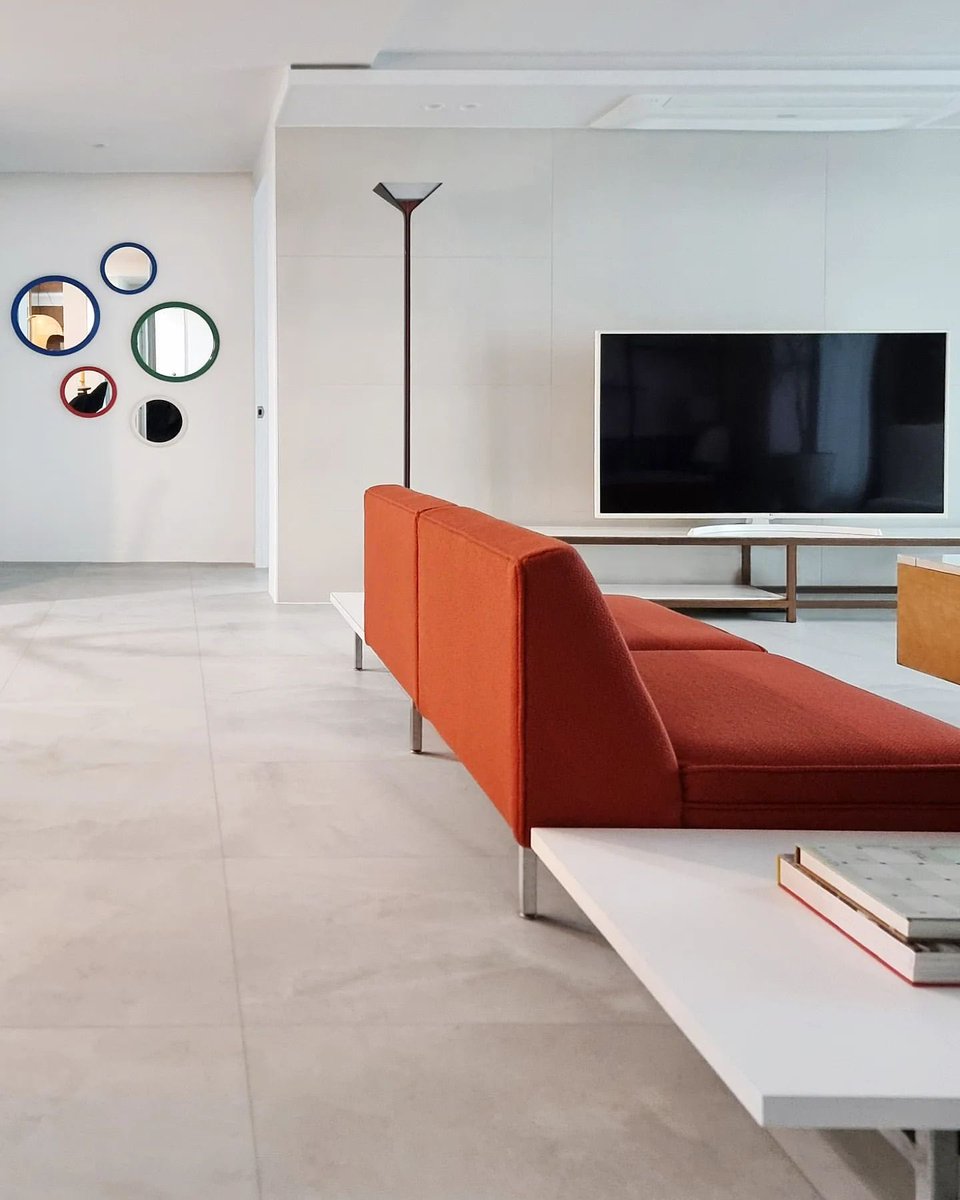 NewJeansの宿舎、今までに見たことないくらい"宿舎"感なくてすごい、、、、
みんなで支え合って暮らしていくあの混沌とした宿舎の雰囲気とか全部すっ飛ばしてる、、、、
てか普通にめちゃくちゃ快適そうな環境で暮らしてるの安心ありがとうADOR🥲🥲