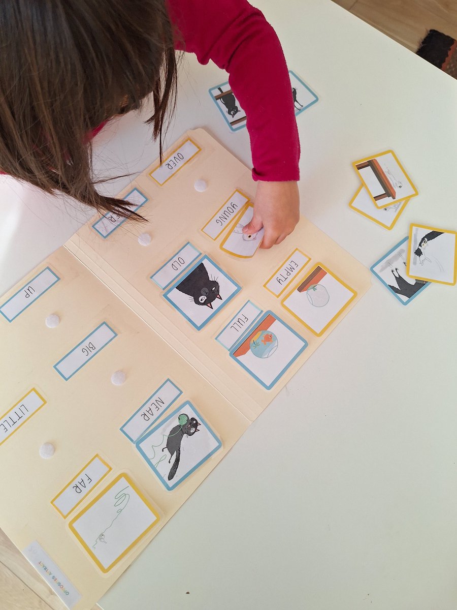 MirkaHokkanen's tweet image. Coming soon... Free file folder games for teachers and parents. We were testing this today at home w my Kindergartener. 🐈‍⬛🐈 She approves. ❤️

#filefoldergame #freeteacherresources #oppositewords #oppositewordsgame @candlewick_sl #kittyandcat #kindergarten #kindergartenactivities