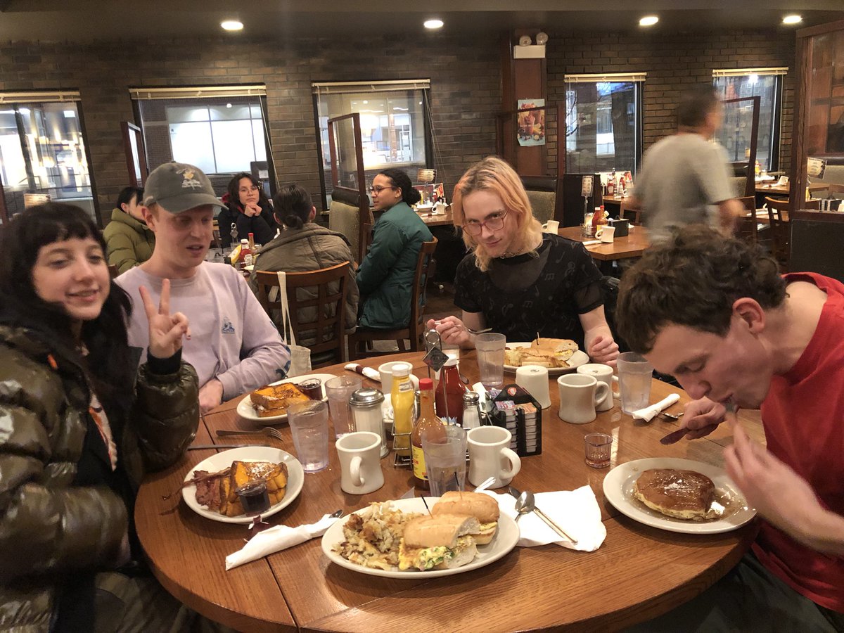 last night we fulfilled Arthur @squidbanduk’s longstanding dream of eating at the Golden Apple, the quintessential american diner experience as he heard featured in This American Life the verdict: extremely american, extremely diner ✅