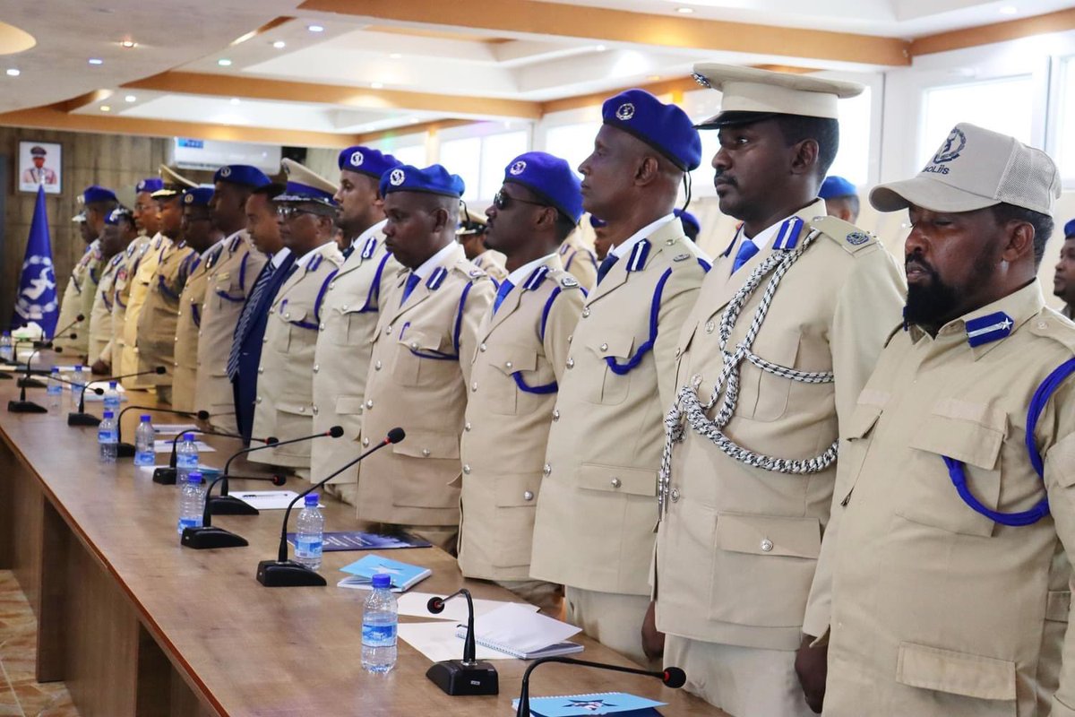 dhoorebbc's tweet photo. #Somalia's President @HassanSMohamud told police to discharge their duties with ethics that encompass moral values and professional standards in law enforcement following his visit to Police Headquarters in #Mogadishu on Monday. https://t.co/LVQEzvRJEl